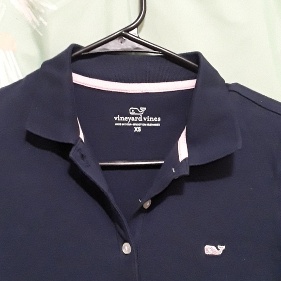 Vineyard Vines Polo Navy W/Pink Whale Sz xs - Picture 3 of 4